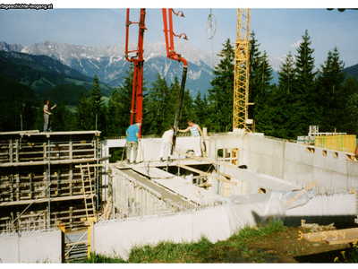 Datei-Vorschaubild - Bergbahn_Betonieren_2003.jpg