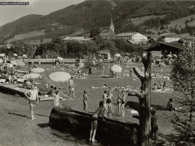 Datei-Vorschaubild - Steidl-Albert_Schwimmbad.2_1968.jpg