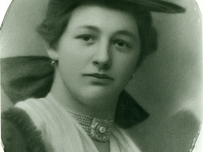 Datei-Vorschaubild - Höck-Leonhard_Madreiter-Barbara Fahnenpatin_1922.jpg