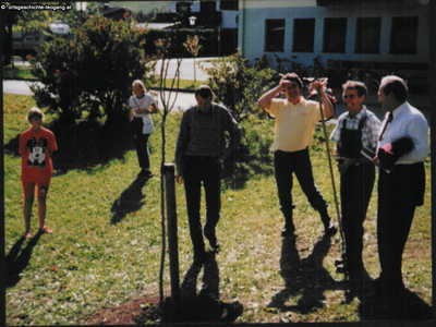 Datei-Vorschaubild - Baumpflanzung Sonnrain Gartenbauverein_1993.jpg