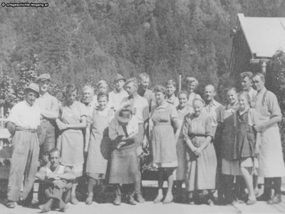Datei-Vorschaubild - Bergbaumuseum_Frick-Thomas Familie Belegschaft_1942.jpg