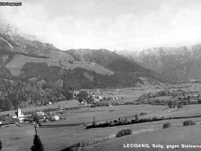 Datei-Vorschaubild - Bergbaumuseum_Dorf Forsthaus Rosental Doktorhaus Loibl Hundstod Steinernes-Meer Gerstboden_1935.jpg