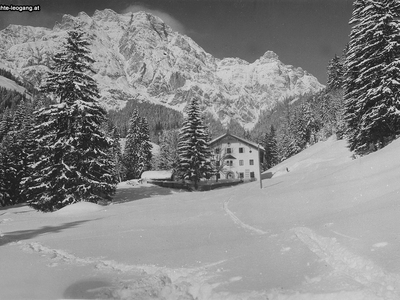 Datei-Vorschaubild - Freydenegg-Rosmarie_Badhaus Winter_1939.jpg
