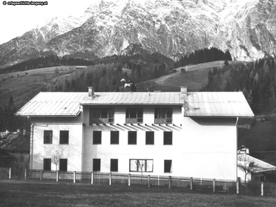 Datei-Vorschaubild - Schulchronik_Schulhaus.3_1964.jpg