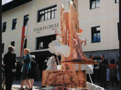 Datei-Vorschaubild - LeogangerKinderKultur_Skulptur.1_1998.jpg