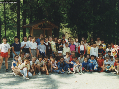 Datei-Vorschaubild - Katholische-Frauenschaft_Rumänienhilfe Gastkinder_1990.jpg