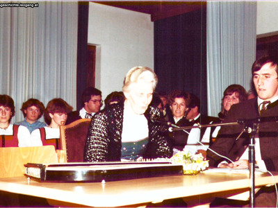 Datei-Vorschaubild - Bildungswerk_Dorfabend Unser-Dorf-singt-und-musiziert Hilzensauer-Frieda Bierbaumer-Elias_1982.jpg