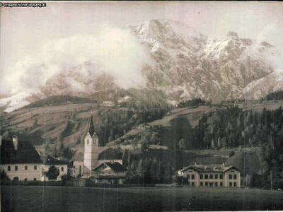 Datei-Vorschaubild - Schöllhorn_Pfarrhof Schule-alt Kirche Schwaiger Schule Neudeggbauer_1932.jpg