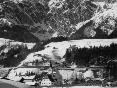 Datei-Vorschaubild - Bergbaumuseum_Winter Dorf Priesteregg Neudeggbauer_1950.jpg