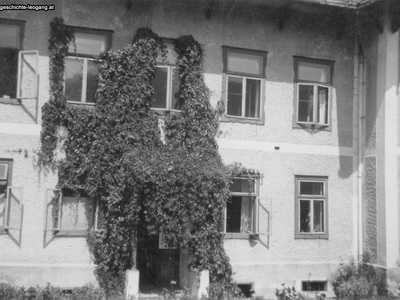 Datei-Vorschaubild - Schulchronik_Nordseite Eingang_1962.jpg