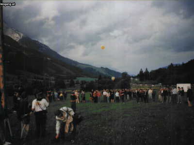 Datei-Vorschaubild - Gemeindeamt_Demonstranten.5_1993.jpg