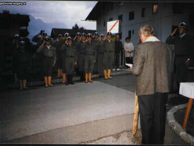 Datei-Vorschaubild - Bergbaumuseum_Bildsäule Sonnrainbrücke Segnung Commandeur-Piet.1_1988.jpg