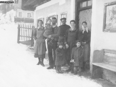 Datei-Vorschaubild - Bergbaumuseum_Tischlerbauer Französischer-Gefangener.1_1943.jpg