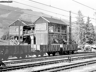 Datei-Vorschaubild - Bergbaumuseum_Bahnverladung_1955.jpg