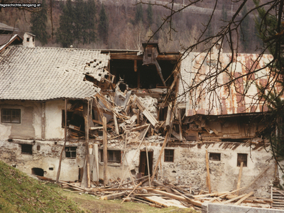 Datei-Vorschaubild - Bergbaumuseum_Dach Obergeschoß_1991.jpg