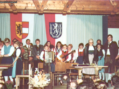 Datei-Vorschaubild - Bildungswerk_Unser-Dorf-singt-und-musiziert_1982.jpg