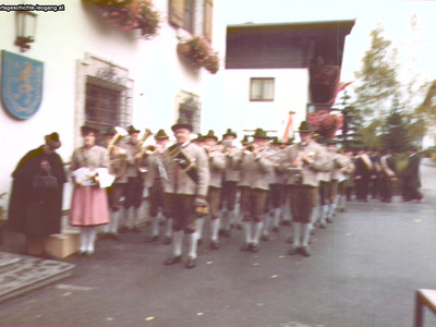 Datei-Vorschaubild - Gemeindeamt_Musikkapelle_1980.jpg