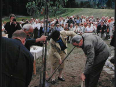 Datei-Vorschaubild - Bergbaumuseum_Baumpflanzung_1996.jpg
