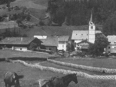 Datei-Vorschaubild - Höck-Leonhard_Dorf Madreitgasse Pferde Pinzgauer-Zaun_1960.jpg