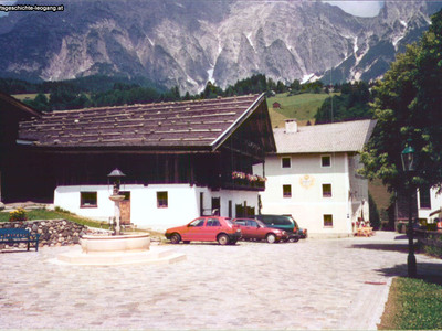 Datei-Vorschaubild - Bergbaumuseum_Samerstall Kirchenwirt Kirchplatz_2001.jpg
