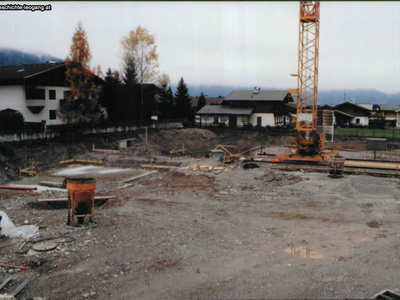 Datei-Vorschaubild - Gemeindeamt_Baugrube_1996.jpg
