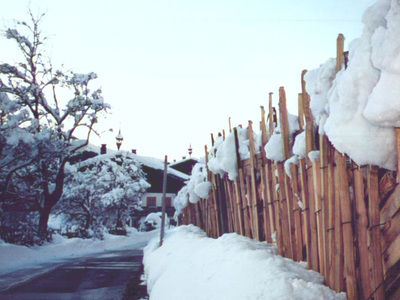 Datei-Vorschaubild - Bergbaumuseum_Zaun Hartlgasse Winter.1_1998.jpg