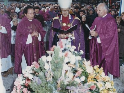Datei-Vorschaubild - Katholische-Frauenschaft_Grab.2_1986.jpg