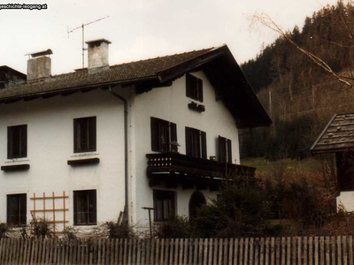 Datei-Vorschaubild - Huber-Liselotte_Haus-heute Steidl-Albert_1997.jpg