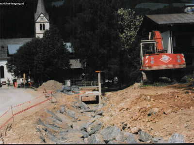 Datei-Vorschaubild - Gemeindeamt_Bachauskleidung Pfarrhof_1993.jpg