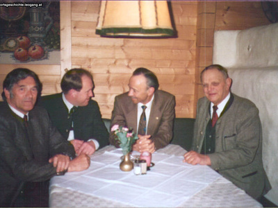 Datei-Vorschaubild - Gemeindeamt_Madreiter-Sebastian Scheiber-Matthias Steidl-Albert Tribuser-Leonhard Vier-Bürgermeister_1988.jpg