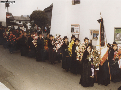Datei-Vorschaubild - Katholische-Frauenschaft_Kondukt Begräbnis Talman-Käthe_1984.jpg