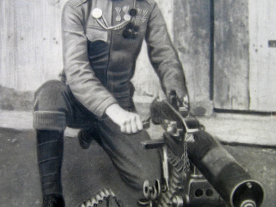 Datei-Vorschaubild - Rieser-Alois_Rieser-Alois Brentwirt Maschinengewehr_1915.jpg