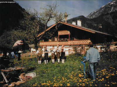 Datei-Vorschaubild - Gemeindeamt_Filmaufnahmen Huderbauer_1994.jpg