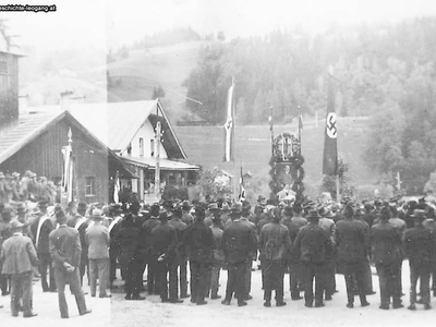 Datei-Vorschaubild - Gaßner-Alois_Erntedankfest Schulplatz_1938.jpg