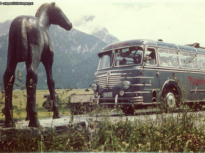 Datei-Vorschaubild - Höck-Leonhard_Napirala-Bus_1966.jpg