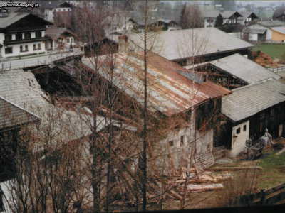 Datei-Vorschaubild - Bergbaumuseum_Dach_1991.jpg