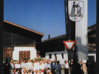 Datei-Vorschaubild - Bergbaumuseum_Vereinsmitglieder Kirchenplatz_1996.jpg