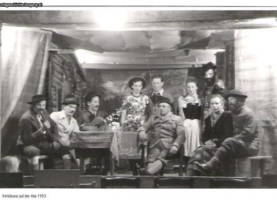 Datei-Vorschaubild - Theatergruppe_1953 Verlobung-auf-der Alm_1953.jpg