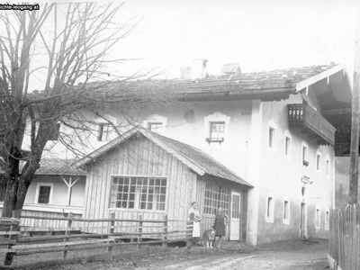 Datei-Vorschaubild - Gruber-Leonhard_Gasthaus Kegelbahn_1930.jpg