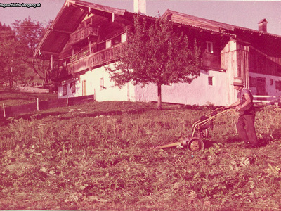 Datei-Vorschaubild - Bergbaumuseum_Motormäher Irrachbauer_1965.jpg