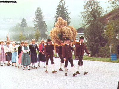 Datei-Vorschaubild - Bergbaumuseum_Erntekrone_1983.jpg