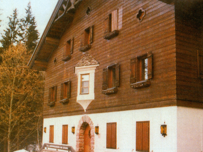 Datei-Vorschaubild - Kubin-Kabinett_Badhaus unrenoviert_1997.jpg