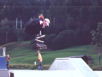 Datei-Vorschaubild - Madreiter-Josef_Rollschuhfahren.4_1997.jpg