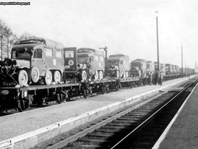 Datei-Vorschaubild - Lagger-Heimo_Bahnverladung Krankenkraftwagen Saalfelden_1941.jpg