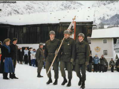 Datei-Vorschaubild - Gemeindeamt_Truppenfahne_1988.jpg