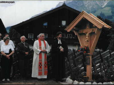 Datei-Vorschaubild - Bergbaumuseum_Weihe Hoyer-Gedenkkreuz Commandeur-Piet.1_1996.jpg