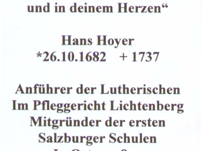 Datei-Vorschaubild - Hammerschmied-Edi_Inschrift Hoyer-Kreuz Vorderrain_1996.jpg