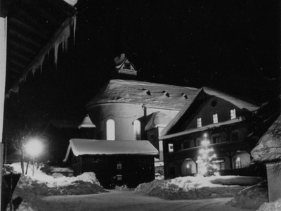 Datei-Vorschaubild - Schachermayer-Dominik_Winter Nacht Madreiter Zeugstätte Kirche_1960.jpg