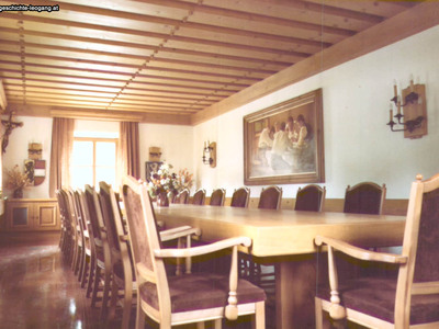 Datei-Vorschaubild - Gemeindeamt_Sitzungssaal_1980.jpg