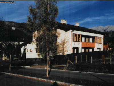 Datei-Vorschaubild - Bergbaumuseum_Südansicht_1995.jpg
